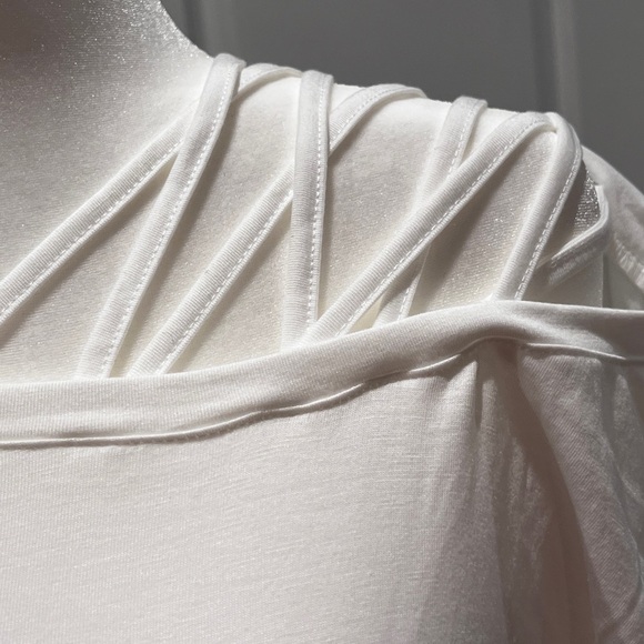 White Off the Shoulder Short Sleeve T-Shirt (NWOT) - Picture 3 of 8